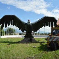¿Te gusto? / Se instaló la escultura del Cóndor Andino  en el acceso al aeropuerto
