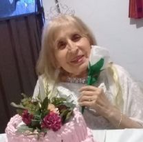 Una ídola total / Abuelita salteña de 90 años cumplió su sueño y festejó sus 15
