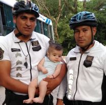 Dos bicipolicías le salvaron la vida a un bebé cuando se ahogaba en San Lorenzo