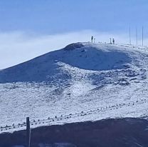 Con -6º C registrados en las primeras horas de la mañana, Tolar Grande hace gala de sus paisajes nevados