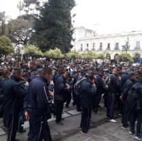 La primera peregrinación del Milagro: Policías se acercan a la Catedral