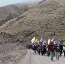 Milagro salteño / A pie, a caballo o en bicicleta, los peregrinos bajan desde los cerros