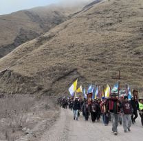 Milagro salteño / A pie, a caballo o en bicicleta, los peregrinos bajan desde los cerros