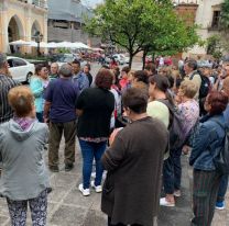 La plaza 9 de Julio estalló de turistas, pese al coronavirus