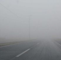 Una densa neblina cubre gran parte de la capital salteña