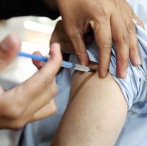 <p>21109091. México, D.F- Trabajadores de la Secretaría de Salud, se aplicaron la vacuna de al Influenza Estacional, al término de la presentación de la Encuesta Nacional de Salud 2012.<br />
NOTIMEX/FOTO/JAVIER LIRA OTERO/JLO/HTH/</p>