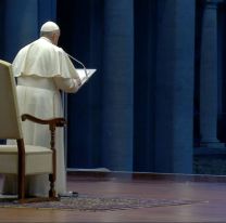 El Papa bendijo al mundo desde la vacía Plaza de San Pedro: “en esta tormenta estamos todos”