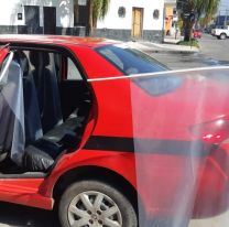 Taxistas salteños instalan placas divisorias en los móviles para garantizar la salud de la gente