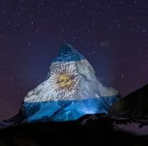 La bandera argentina fue proyectada sobre la montaña más famosa de Los Alpes