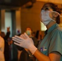 Convocan desde las redes sociales a un #Aplauso17A por los trabajadores de la salud