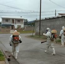 Vecinos voluntarios de Chicoana desinfectan el pueblo