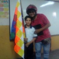 Papá salteño sale con su hijito a cortar el pasto: “Dejamos bien limpita su casa”