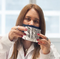 Una científica argentina ganó un premio por crear un material que inactiva el coronavirus