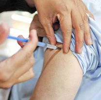 <p>21109091. México, D.F- Trabajadores de la Secretaría de Salud, se aplicaron la vacuna de al Influenza Estacional, al término de la presentación de la Encuesta Nacional de Salud 2012.<br />
NOTIMEX/FOTO/JAVIER LIRA OTERO/JLO/HTH/</p>