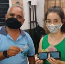 Policía de Transito encontró una billetera llena de dinero y buscó a los dueños