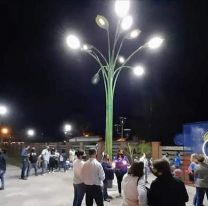 Inauguraron el primer “árbol solar” de la provincia