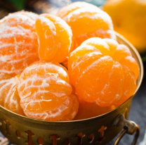 Comer mandarinas al sol: beneficios nutricionales de una costumbre de muchos