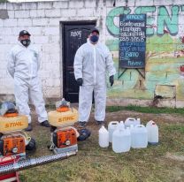 Vecinos del Bº Islas Malvinas sanitizan las casas contra el COVID-19