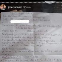 Escribió su currículum a mano y salió a repartirlo por toda Salta