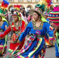 La colectividad de Bolivia festeja su aniversario en Salta