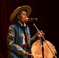 Con un teatro colmado, Eulogia Tapia enamoró a todos con sus coplas