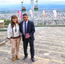 ¡Bien ahí! / Una nueva pareja dió el sí en la cima del Cerro San Bernardo