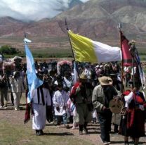 Milagro en Salta: Los Toldos caminan al los pies del Señor del Milagro