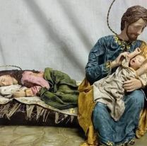 Dejemos descansar a mamá : el pesebre en el que María duerme y José cuida a Jesús