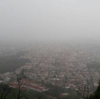 El viento fuerte y la lluvia soprendió a los salteños