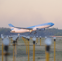 Despegó el vuelo de Aerolíneas Argentinas que buscará las vacunas contra el coronavirus en Rusia