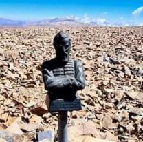 Un busto de Güemes se alza en una cumbre a 5.580 metros sobre el nivel del mar