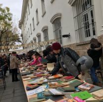 Hoy habrá venta de libros, música, y talleres para toda la familia en la Biblioteca Provincial