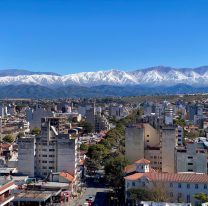 Los cerros nevados le dieron un toque de belleza natural a la ciudad de Salta