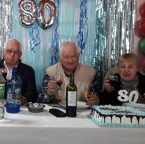 Son mellizos, se casaron con dos hermanas y celebraron en Tunuyán sus 80 años de vida con una gran familia