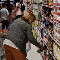 El jueves 15 los supermercados atenderán hasta las 14