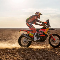 El salteño Kevin Benavides lidera el Rally Dakar en motos