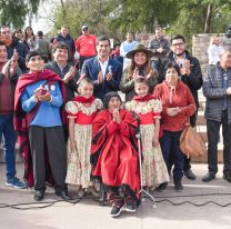 En Salta, abuelita cumplió 100 años y todo el mundo festejó en la calle