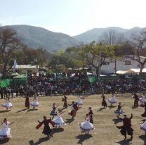 Miles de salteños disfrutaron el "Festival de Doma y Folclore" en San Lorenzo