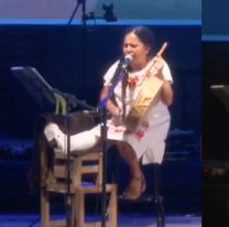 Mariana Carrizo cantó con su pierna enyesada en el Festival de San Carlos