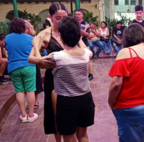 Clases gratuitas de tango y milonga en la glorieta de la Plaza 9 de Julio