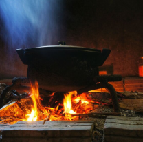 Tienen una cocina a leña y piden ayuda para darle de comer a cientos de niños