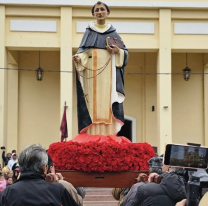 Miles de personas participaron de la procesión en honor de Santo Domingo en Joaquín V. González