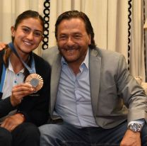 El gobernador Sáenz recibió a Valentina Raposo, la joven promesa del hockey que brilla en el mundo