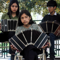 La primavera trajo música y talento a la ciudad: jóvenes bandoneonistas de Cafayate deslumbraron en la plaza 9 de Julio