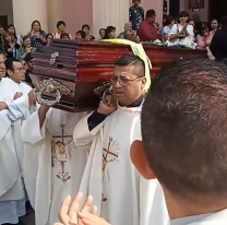 Cientos de salteños se acercaron a la catedral para despedir al Padre Javier Romero