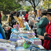 Habrá exposición de artesanías y danzas de personas mayores en la plaza Belgrano