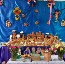 Día de las almas: tradición y recuerdos en la mesa de ofrendas que une a las familias