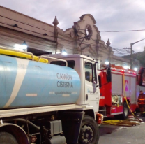 Voraz incendio en el Mercado San Miguel desata gran operativo en el centro Salteño