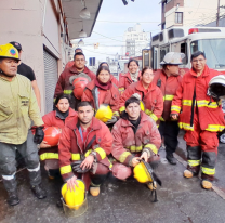 Bomberos voluntarios trabajaron incansablemente para sofocar el incendio en el Mercado San Miguel