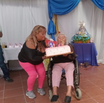 Clarisa Montes, la abuelita más querida de Villa San Antonio, celebró 102 años rodeada de amor